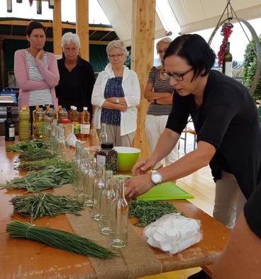 Veranstaltung "Konservieren von Gemüse, Früchten und Kräutern".